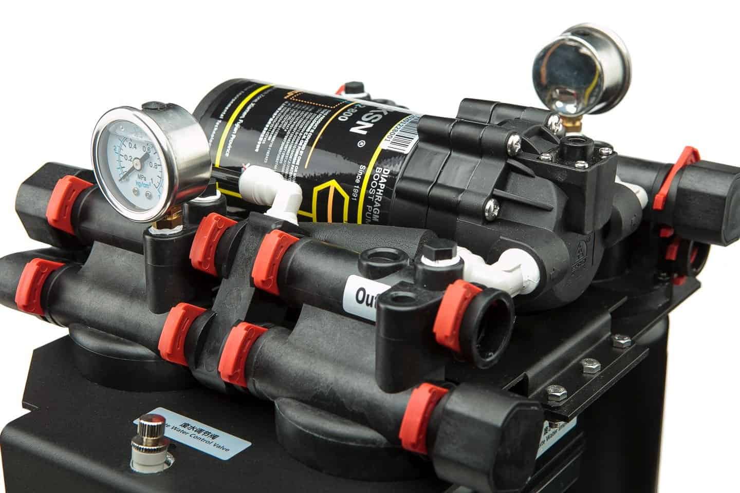 High-pressure water filtration system with flow control valve for industrial and residential water treatment applications. Durable components ensuring efficient operation and long-lasting performance.